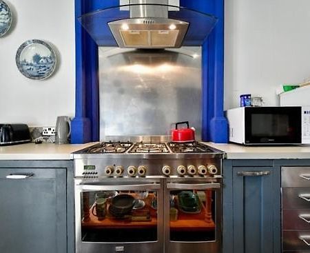 Quirky 4 Bedroom Apartment With Terrace Cardiff Zewnętrze zdjęcie
