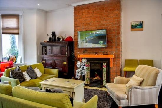 Quirky 4 Bedroom Apartment With Terrace Cardiff Zewnętrze zdjęcie