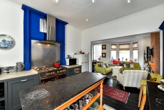 Quirky 4 Bedroom Apartment With Terrace Cardiff Zewnętrze zdjęcie