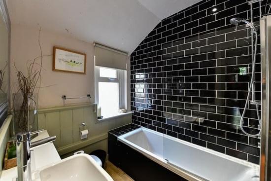 Quirky 4 Bedroom Apartment With Terrace Cardiff Zewnętrze zdjęcie