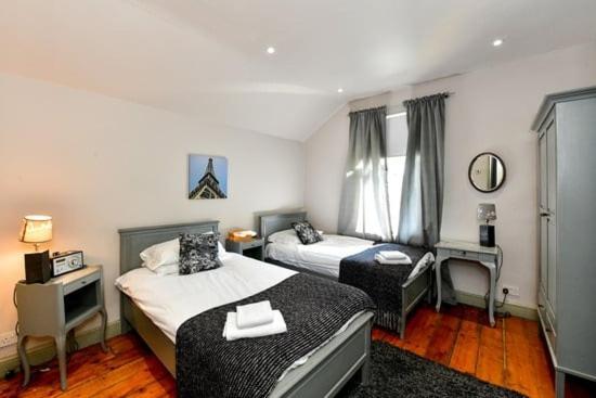 Quirky 4 Bedroom Apartment With Terrace Cardiff Zewnętrze zdjęcie
