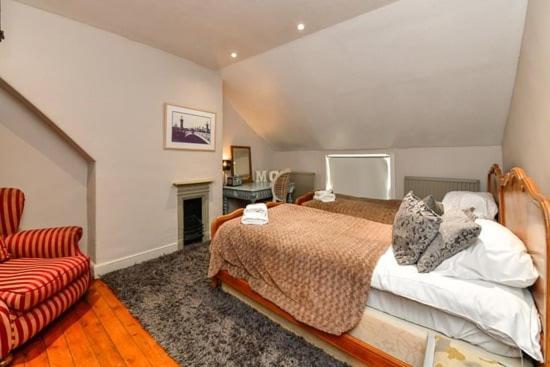 Quirky 4 Bedroom Apartment With Terrace Cardiff Zewnętrze zdjęcie