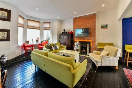 Quirky 4 Bedroom Apartment With Terrace Cardiff Zewnętrze zdjęcie