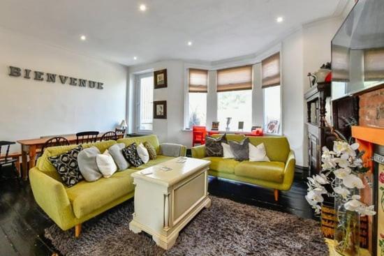 Quirky 4 Bedroom Apartment With Terrace Cardiff Zewnętrze zdjęcie