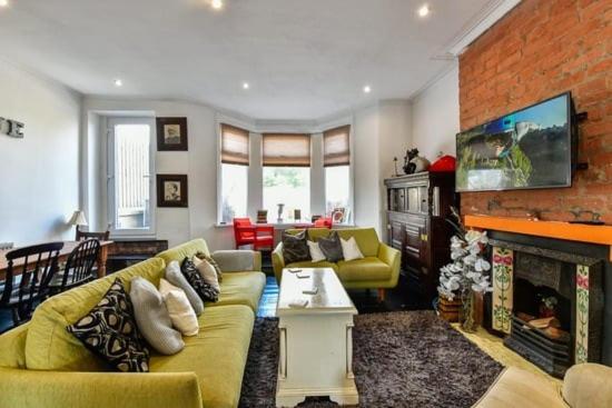 Quirky 4 Bedroom Apartment With Terrace Cardiff Zewnętrze zdjęcie